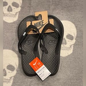 Nike women’s thong flip flops